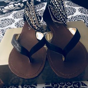 I’m selling a pair of Herstyles sandals